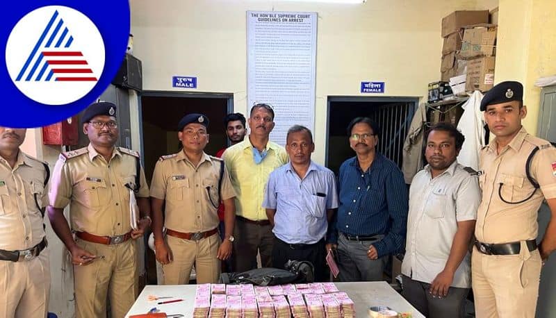 Man Arrested Exporting Two Crore Cash At Karwar gvd