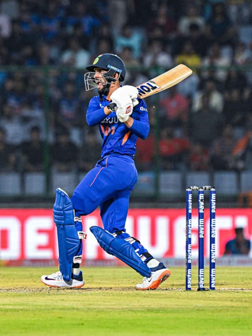 Vijay Hazare Trophy: Ruturaj Gaikwad shatters record 7 sixes in an over, breaks the Internet