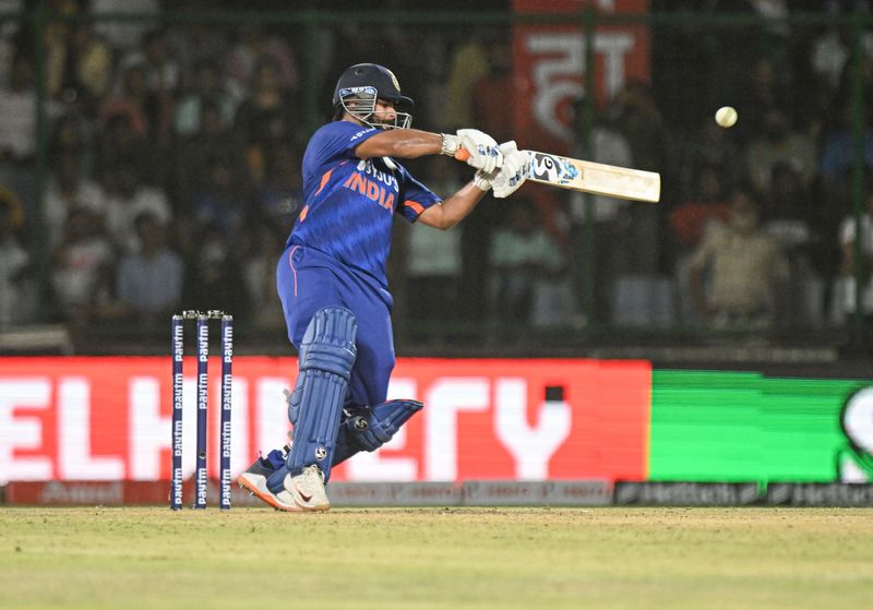 WATCH VIDEO: Giant Rishabh Pant rises from Sydney waters ahead of ICC T20 World Cup 2022 in Australia, making social media wonder-ayh