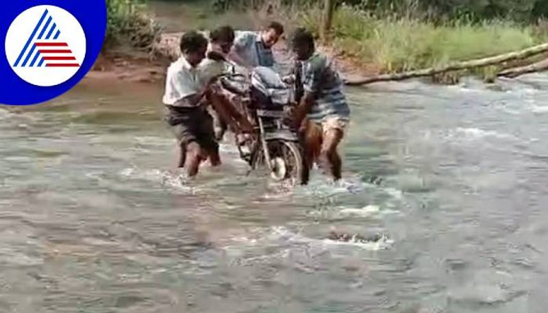 Villagers Faces Problems During Rainy Season at Sirsi in Uttara Kananda grg