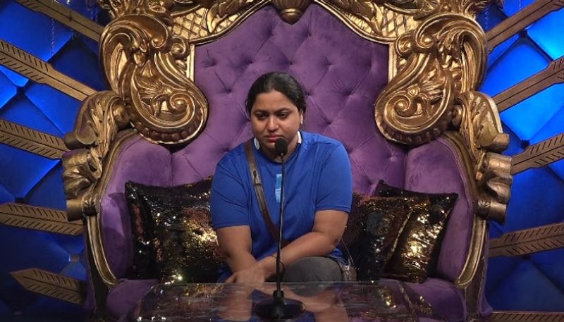 bigg boss malayalam season 4 lakshmi priya broke down in confession room