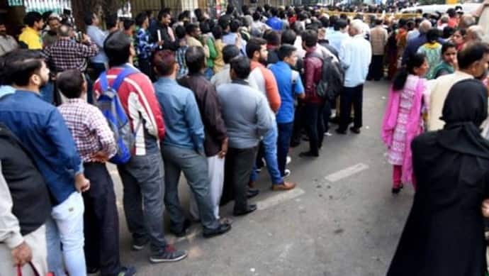ATM dispenses 5 times extra cash in Maharashtra, locals rush to withdraw money 