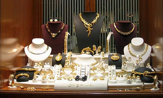 Gold-Silver price Today: सप्ताह के चौथे कारोबारी दिन में सोने का भाव 0.49 फीसदी चढ़ा, जानें कितना है रेट