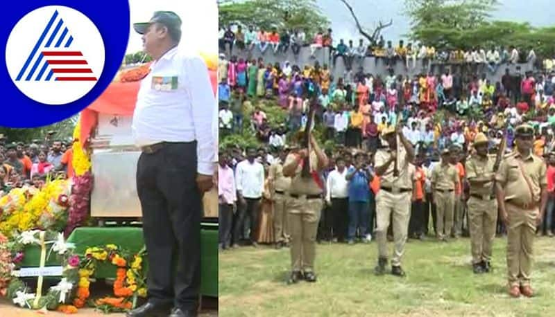 students and public crowd to see soldier ganesh body at chikkmagaluru gvd