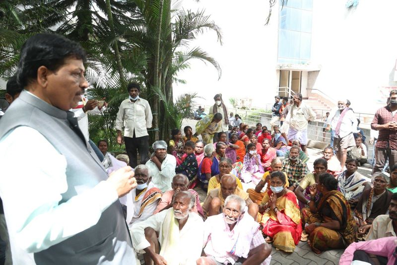 Murugesh Nirani Responds to devanahalli Farmers request about Land Acquisition rbj