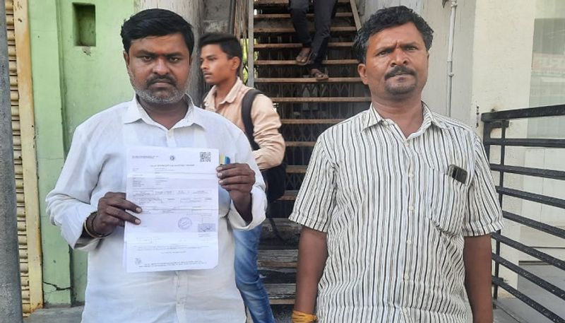 Customers Faces Problems For Cheating of New India Assurance Company in Vijayapura grg