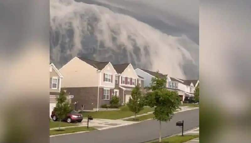 video in which huge cloud formation may feel like tsunami 