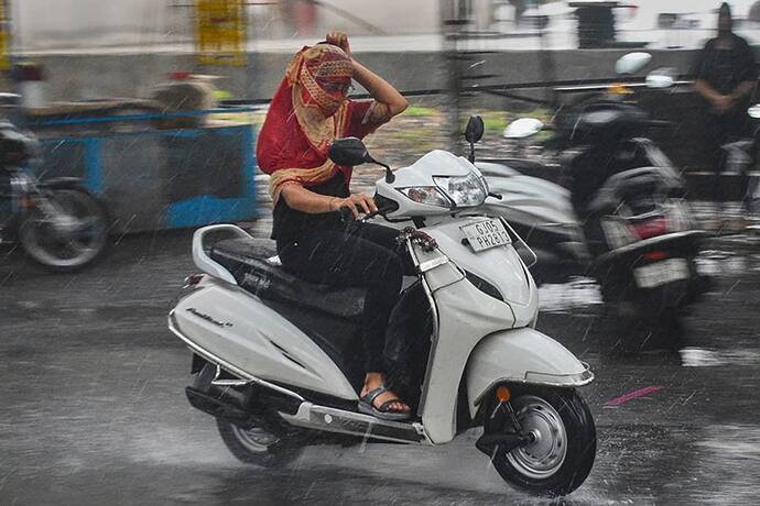 Weather report: पूर्वोत्तर में फिर भारी बारिश का अलर्ट, जानिए किन राज्यों तक पहुंचा मानसून और आगे का हाल