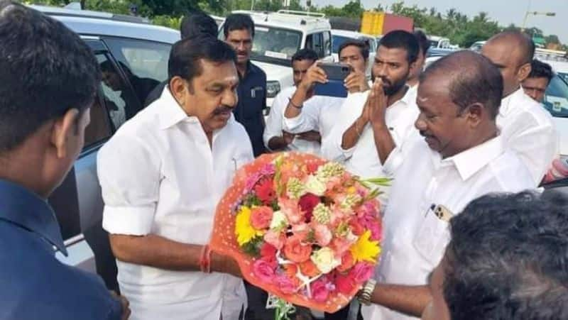 AIADMK General Secretary Edappadi Palani Samy admk cadres celebrations at tiruvannamalai continued single leadership controversy