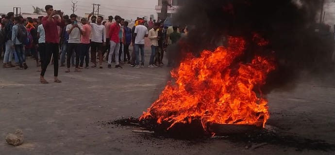 অগ্নিপথ বিক্ষোভ- কী কারণে চাকরি প্রার্থীদের বিক্ষোভে আগুন জ্বলছে সাত রাজ্যে, জানুন বিস্তারিত 