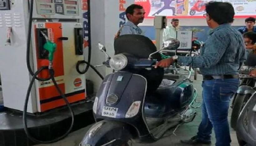 petrol diesel prices:పడిపోతున్న క్రూడ్ ఆయిల్ ధరలు.. పెట్రోల్, డీజిల్ లీటరు ధర ఎంతంటే ?