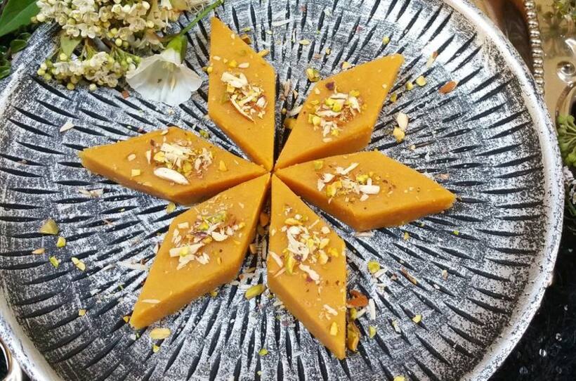 Homemade Barfi recipe: रक्षाबंधन पर बचेगा हजारों का खर्चा, घर पर बासी रोटी से बनाएं टेस्टी बर्फी 