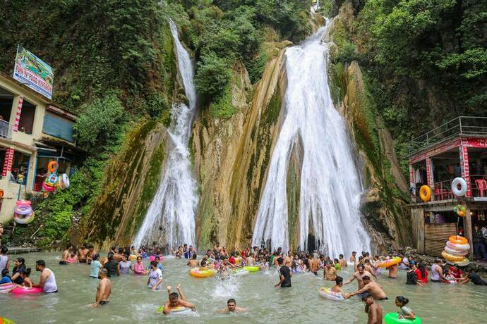 पर्यटकों से गुलजार हुई पहाड़ों की रानी मसूरी, यहां जाएं तो इन वाटर फाल्स पर भी करें नजरे इनायत