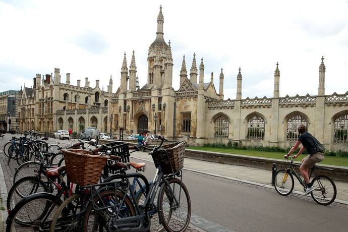 Cambridge University में करना चाहते हैं पढ़ाई, नहीं हो पा रहा फीस का जुगाड़ तो इन स्कॉलरशिप से पूरा होगा सपना