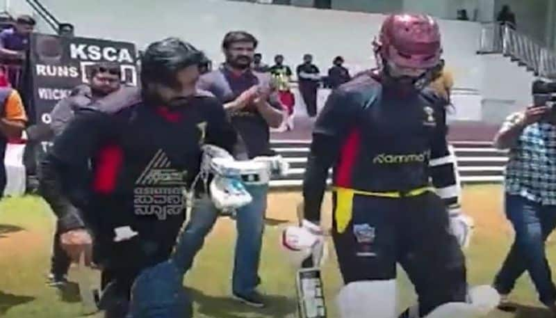 Kiccha Sudeep Plays Cricket amid Vikrant Rona Preparation Stress hls 