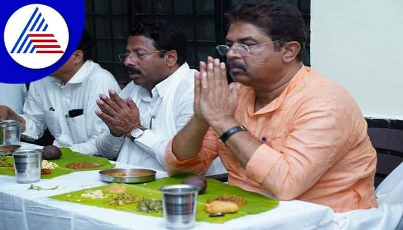 minister r ashok breakfast at dalit house in hoskote gvd