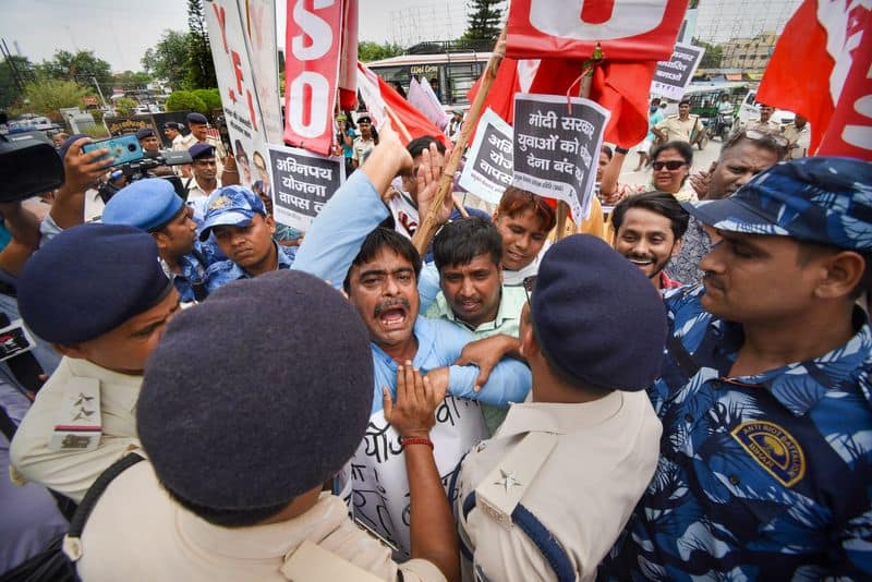 Agnipath scheme protests: Over 1200 people arrested; hundreds of FIRs registered snt