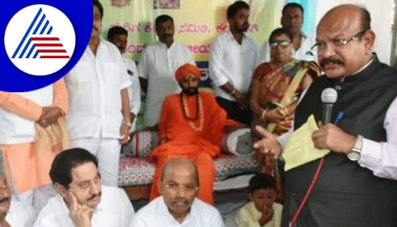 Pranavananda Swamiji hunger strike in kalaburagi  demand for Toddy tapping gow