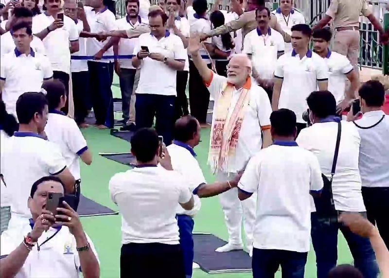 Yoga Day 2022 Yoga Now A Global Phenomenon, Brings Peace To Universe Says PM Modi In Mysuru pod