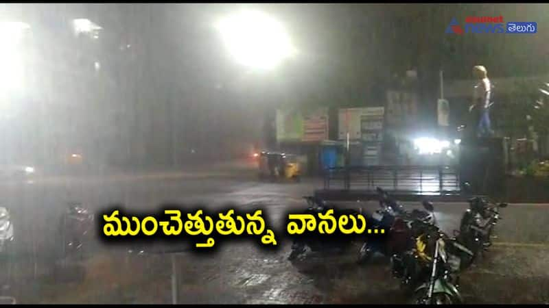 Heavy rain in Hyderabad, Rain water standing on the roads