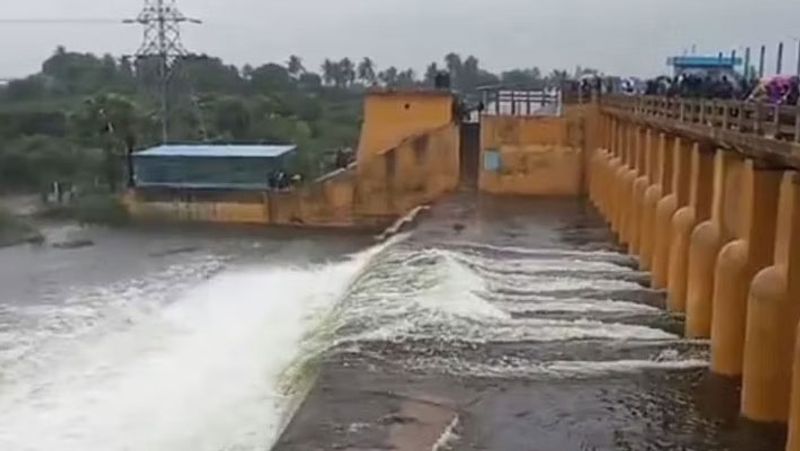 Due to heavy rains, the water level of Chembarambakkam Lake has increased KAK