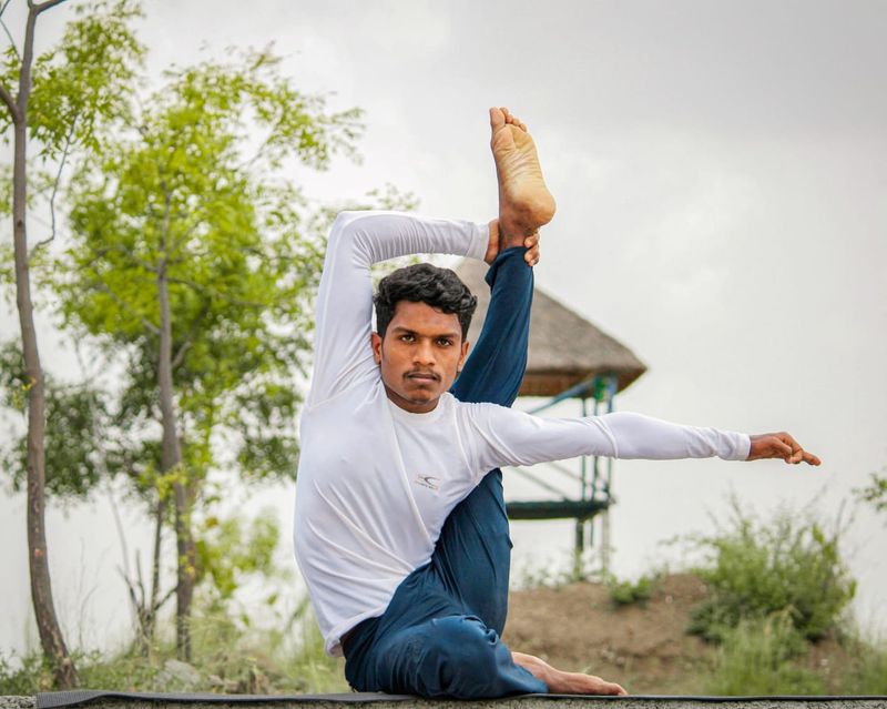 Vijayapura Muslim Boy Watch Youtube And Learned To Yoga gvd