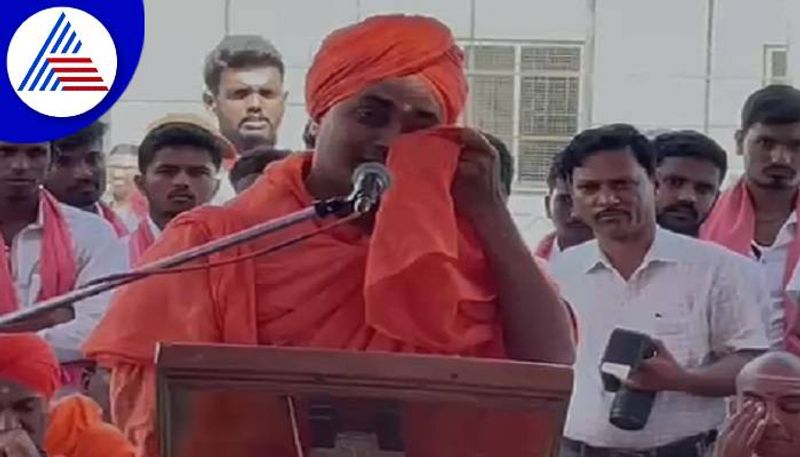 Gavisiddeshwara Swamiji Talks Over Poor Children's Education grg 