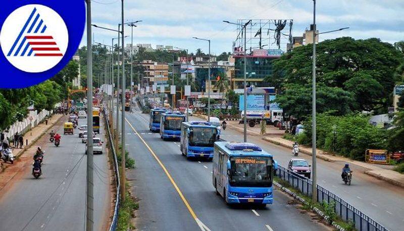 Passengers Faces Problems For Cockroach in Chigari Bus at Hubballi Dharwad grg