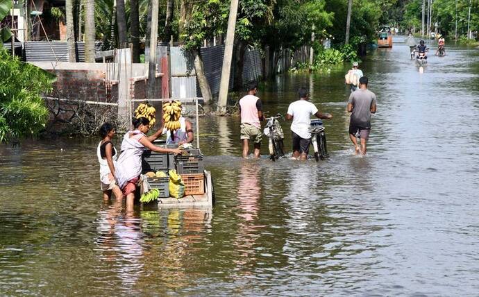 Assam Floods: 28 जिलों के 33 लाख लोगों की मदद के लिए अंबानी फैमिली के अलावा कई हस्तियों ने खोला अपना खजाना