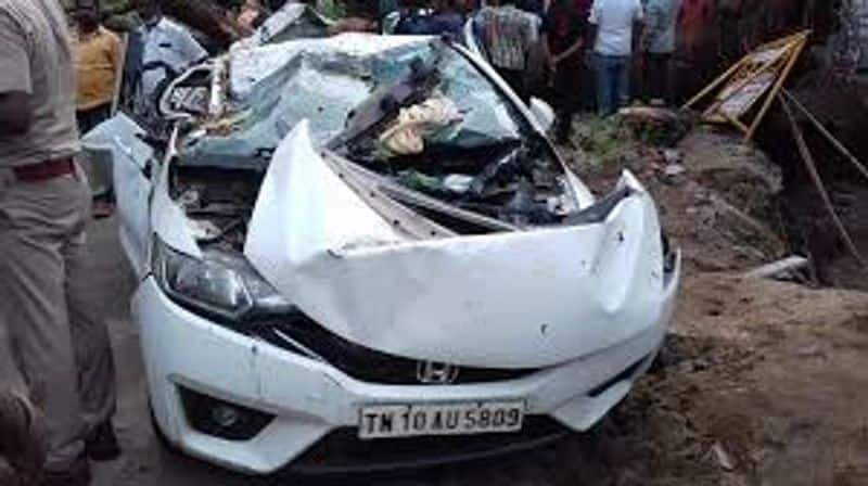 Bank manager killed in car crash by falling tree in Chennai