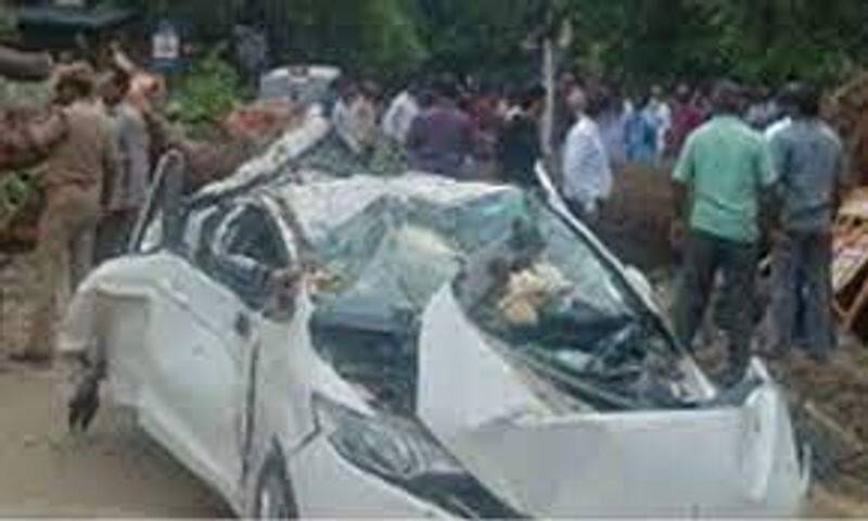 Bank manager killed in car crash by falling tree in Chennai