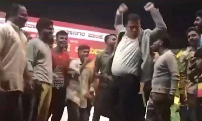 Karnataka News hubli dharwad Municipal corporation Commissioner Gopal Krishna B Danced for Tagaru Movie song san