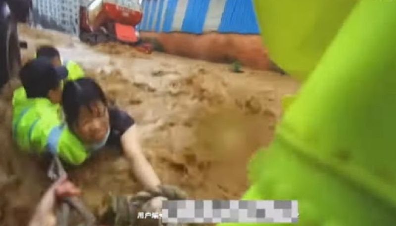 woman rescued from heavy flood video from china 