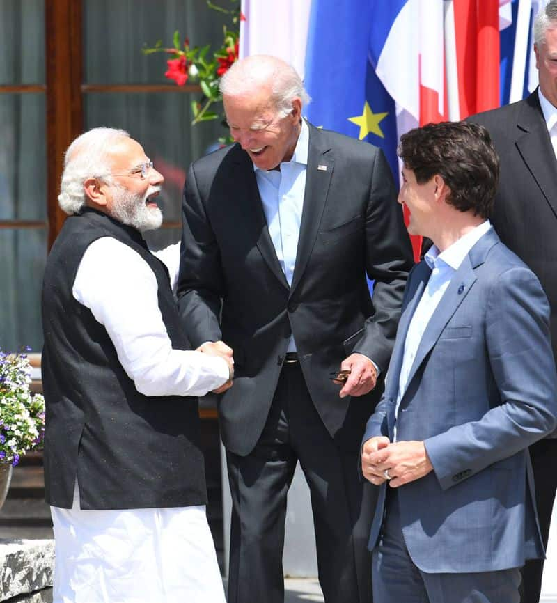 joe biden ran and came to shake hands with pm modi at germany