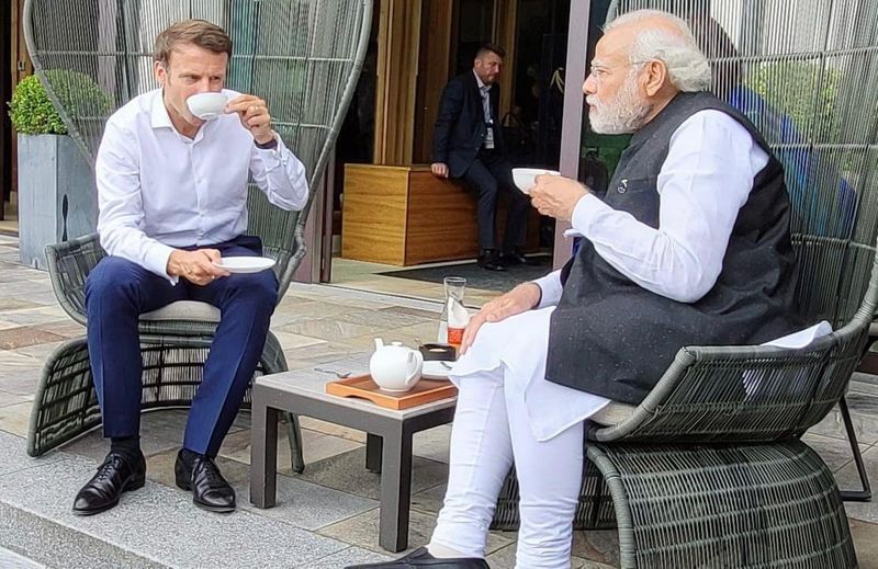 pm modi and french president emmanuel macron had conversation with tea 