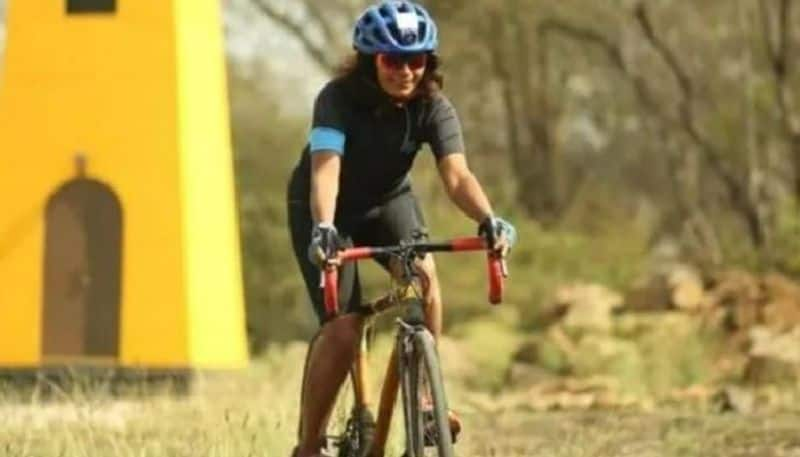 Cycling World record created by Pune woman paddles 430 km in just 55 hours and 13 minutes kvn