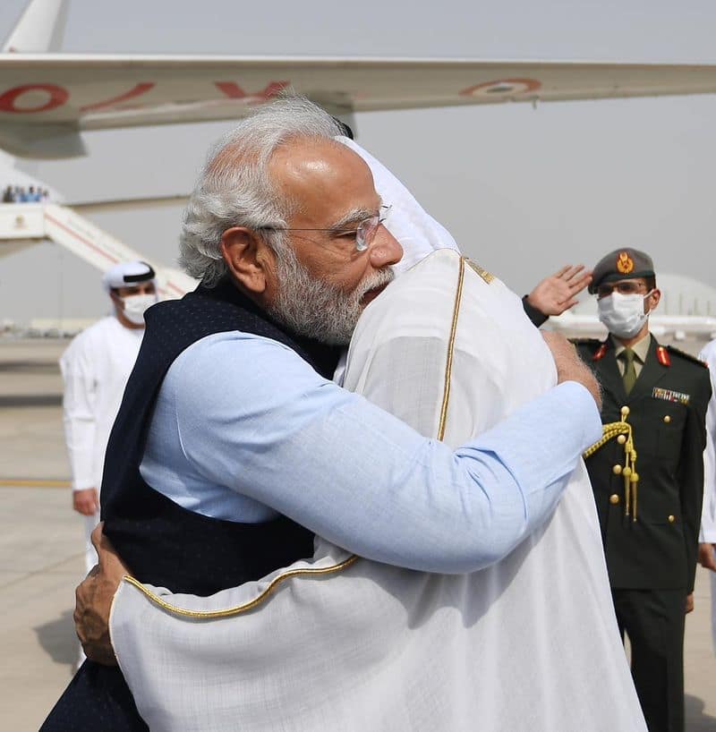 pm modi was received by uae president sheikh mohamed bin zayed al nahyan