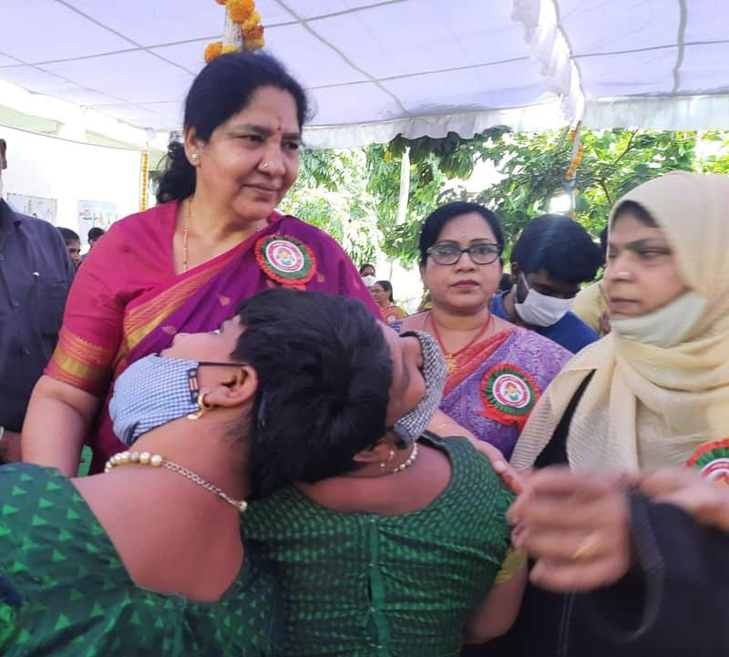 telangana minister satyavathi rathod wishes to undivided twins veena vani for passed first class in intermediate exams