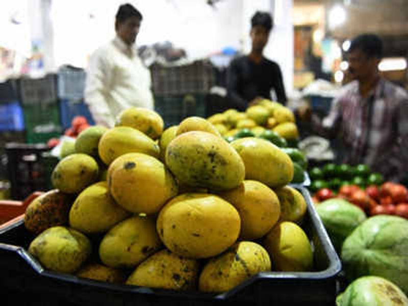 6 tonnes of ethylene mangoes confiscated in koyambedu market... food safty officers action. 