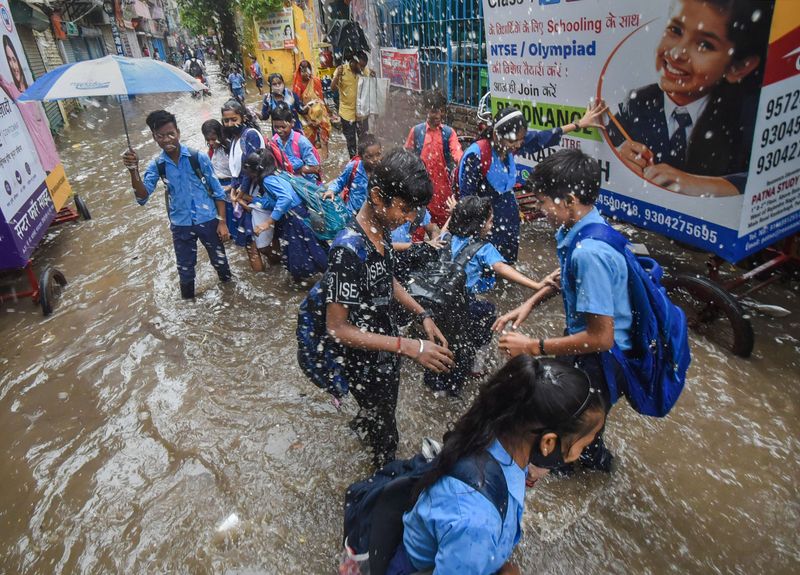 Heavy rain... Holidays for schools in Nilgiris