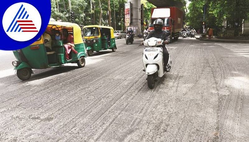 Bike riders Faces Problems For Bad Road in Bengaluru grg