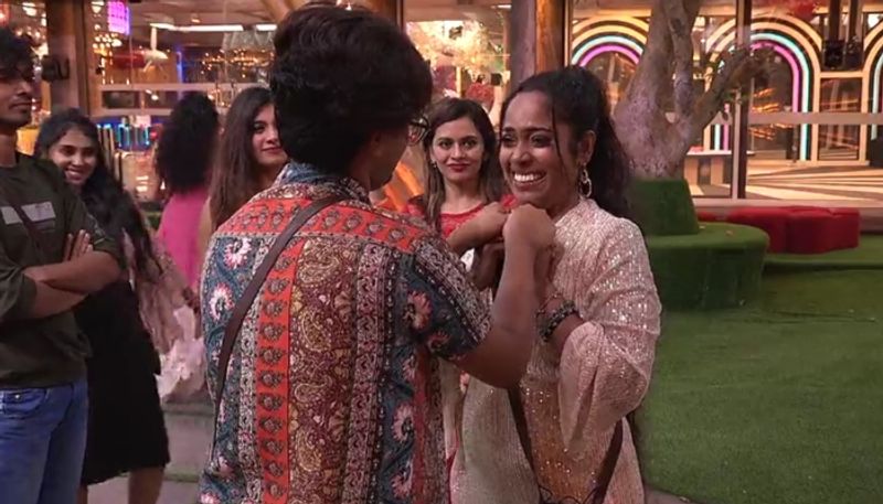 bigg boss malayalam season 4 nimisha came back for riyas salim