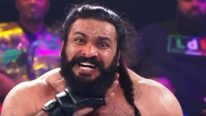 WWE में आया 'पुष्पाराज', देखें किस तरह झुकेगा नहीं स्टेप करता दिखा पहलवान