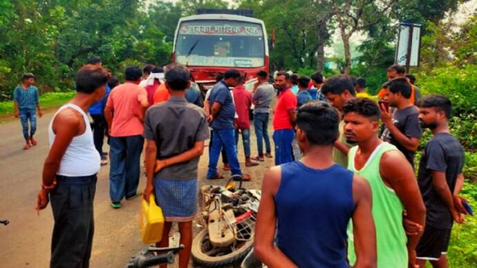 झारखंड सड़क हादसा: बस-बाइक में हुई टक्कर, दर्दनाक हादसे में बाइक सवार पिता- पुत्र की मौके पर मौत