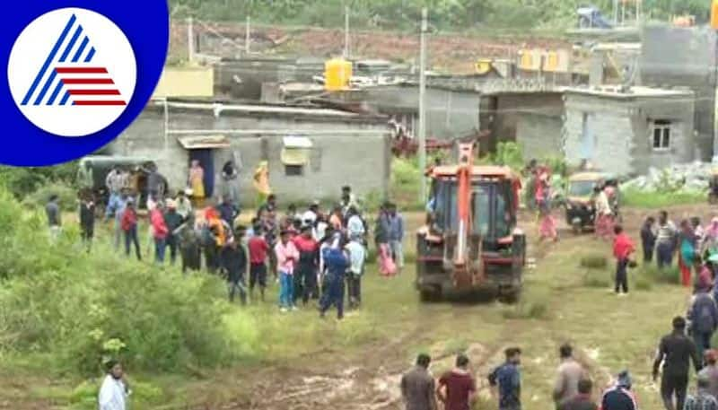 Chikkamagaluru Municipal Council demolished illegal migrants house gow