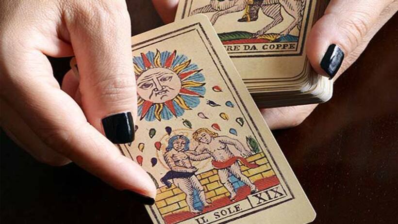 Weekly Tarot Horoscope 4 से 10 जुलाई 2022: वृष कर्क वाले रखें सेहत का ध्यान, इन 4 राशि वालों को होगा धन लाभ 