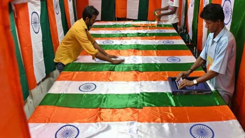 Har Ghar Tiranga: Volunteers urge citizens to buy 'Made in India' flags  rather than those Made in China