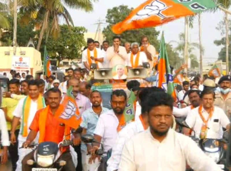 BSY Son Vijayendra And yathindra siddaramaiah Road Show In hungund constituency rbj