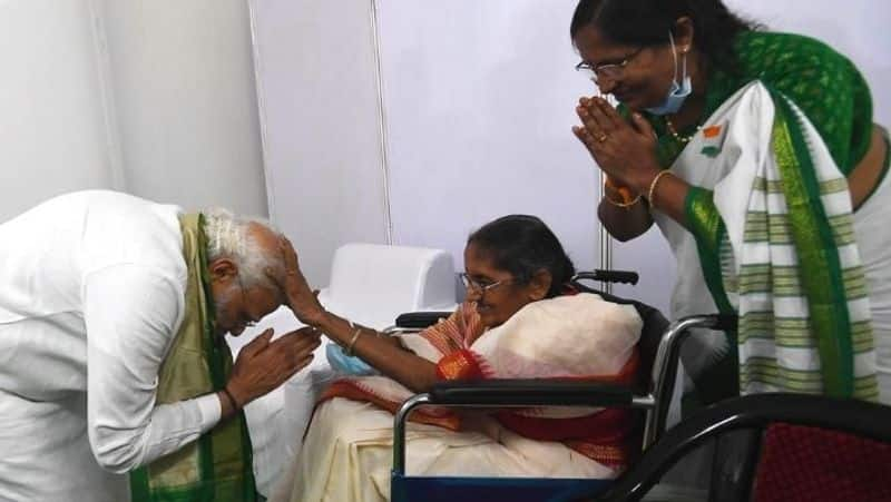 PM Modi touching the feet of the 90 year old daughter of Andhra freedom fighter and taking her blessings is going viral