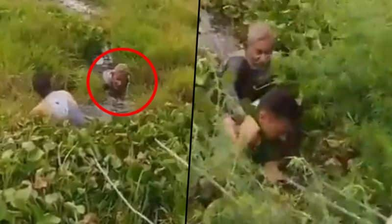 Uttar Pradesh cop rescues older man trapped in the swamp: Netizens praised the brave act - gps